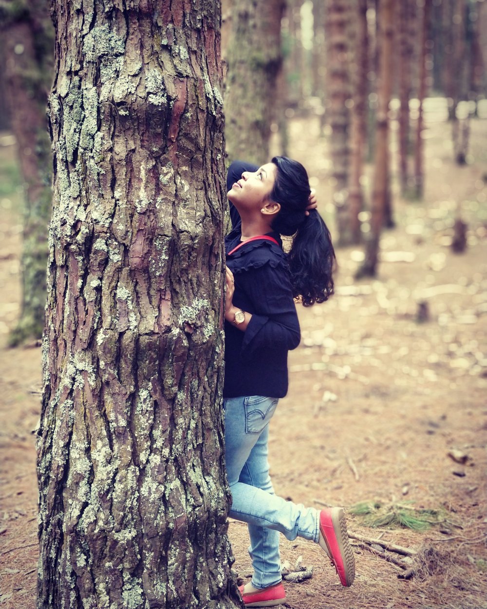 girl with blacl tees